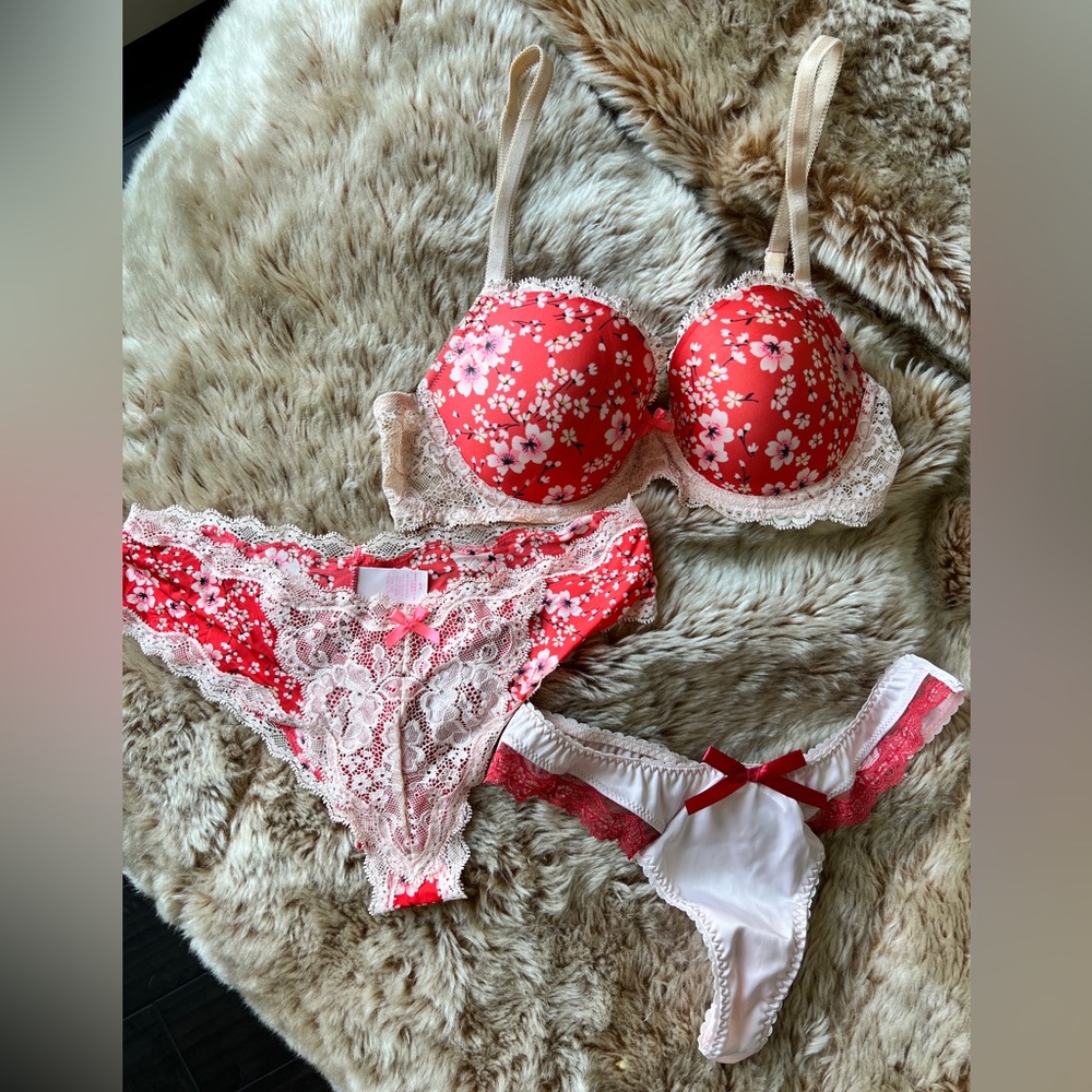 2000’s Victoria’s Secret Lingerie Bundle. 34C, Sz. S. Nightgown, bra, 2 undies!